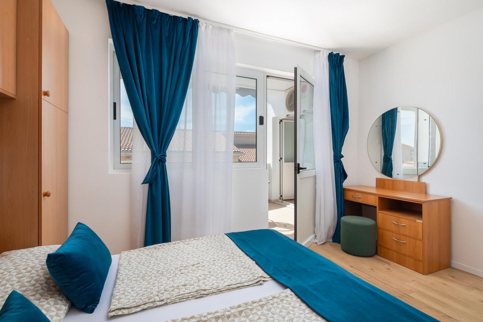 Apartments Near Central Beach With Free Parking Makarska Eksteriør billede